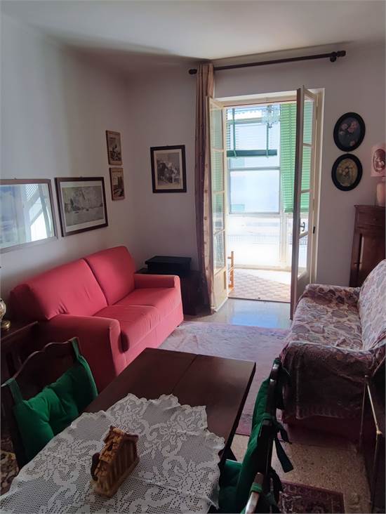la sala con balcone