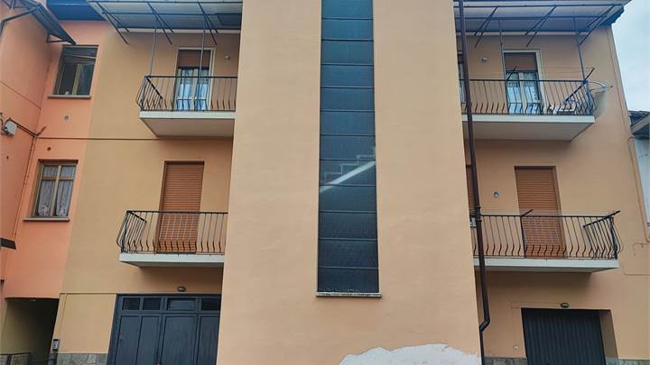 PINEROLO casa bifamigliare con giardino privato