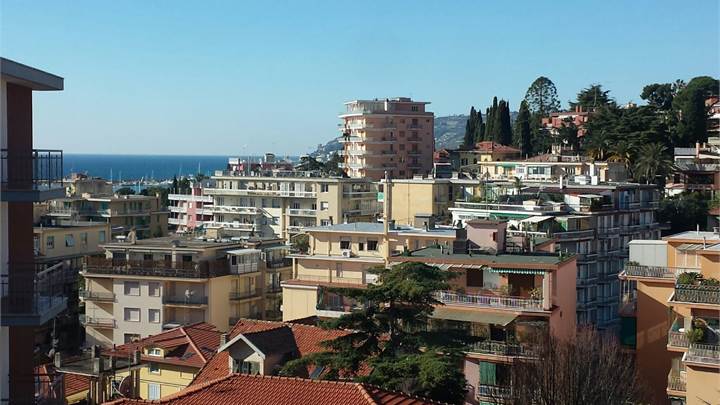 Sanremo (Im) grazioso bilocale con vista mare 