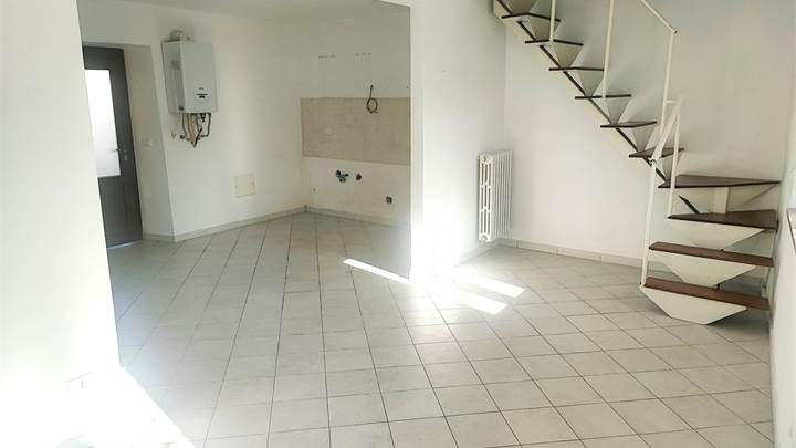 PINEROLO Frazione Abbadia Alpina cucina soggiorno camera e bagno, termoautonomo.